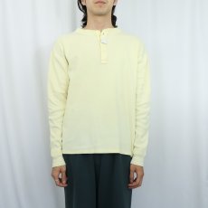 画像2: 80〜90's Eddie Bauer 猫目ボタン ヘンリーネックロンＴ (2)
