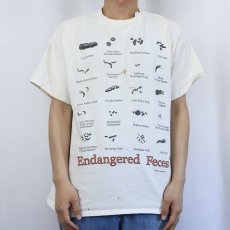 画像2: 2000's "Endangered Feces" シュールイラストプリントTシャツ L (2)