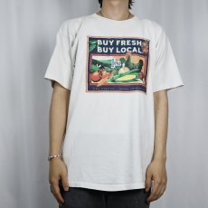 画像2: 2000's USA製 DRAKE UNIVERSITY "BUY FRESH BUY LOCAL" プリントTシャツ L (2)
