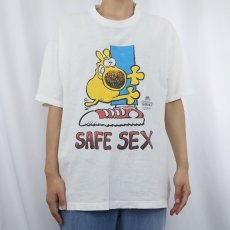 画像2: 80's CANADA製 Mother Goose & Grimm "SAFE SEX" コミック キャラクタープリント エロTシャツ XL (2)