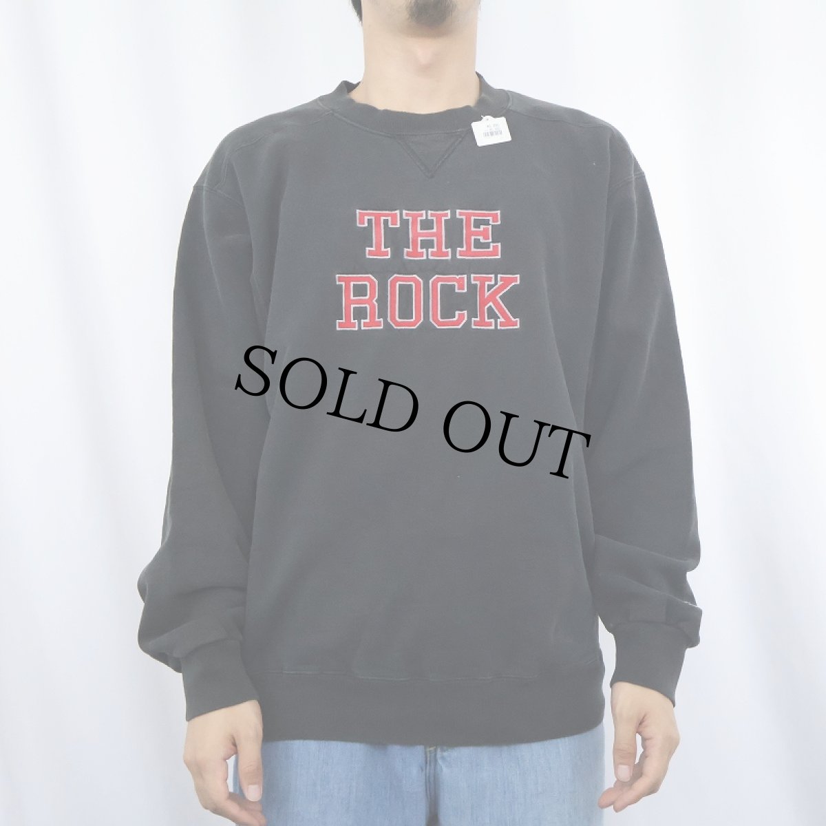 画像2: 90's RUSSELL ATHLETIC USA製 HIGH COTTON "THE ROCK" 前V プリントスウェット BLACK M (2)
