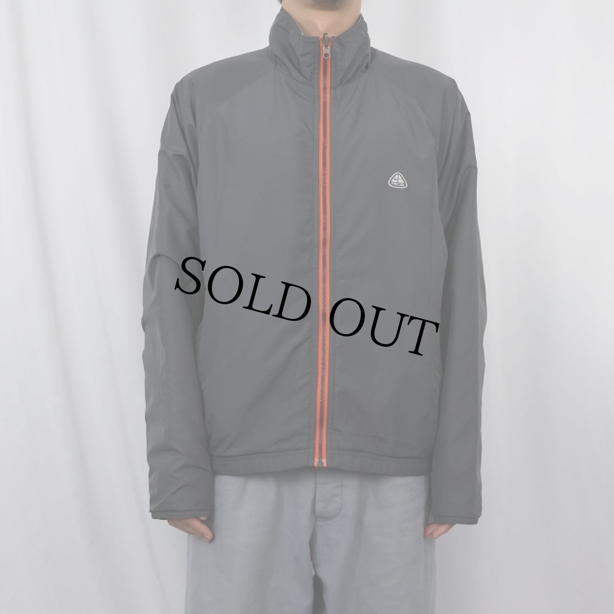 画像2: 2000's NIKE ACG ロゴ刺繍 ナイロンジャケット GRAY M (2)