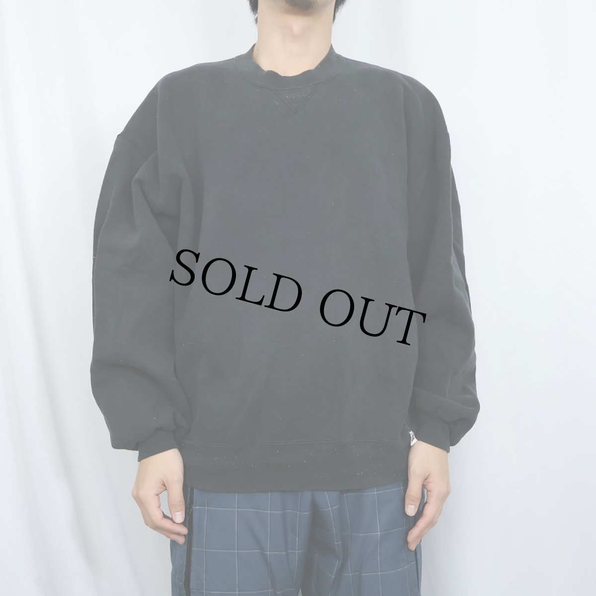 画像2: 90's RUSSELL ATHLETIC USA製 前V 無地スウェット BLACK XL (2)