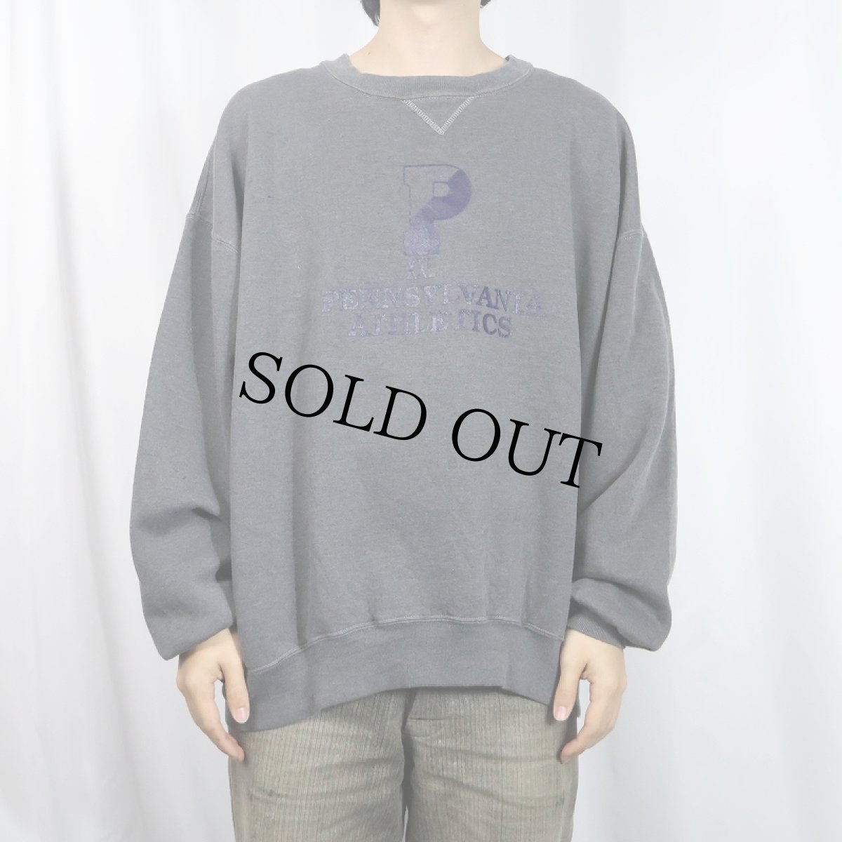 画像2: 90's RUSSELL ATHLETIC USA製 前V "PENNSYLVANLA ATHLETICS" 後染め プリントスウェット XXL (2)