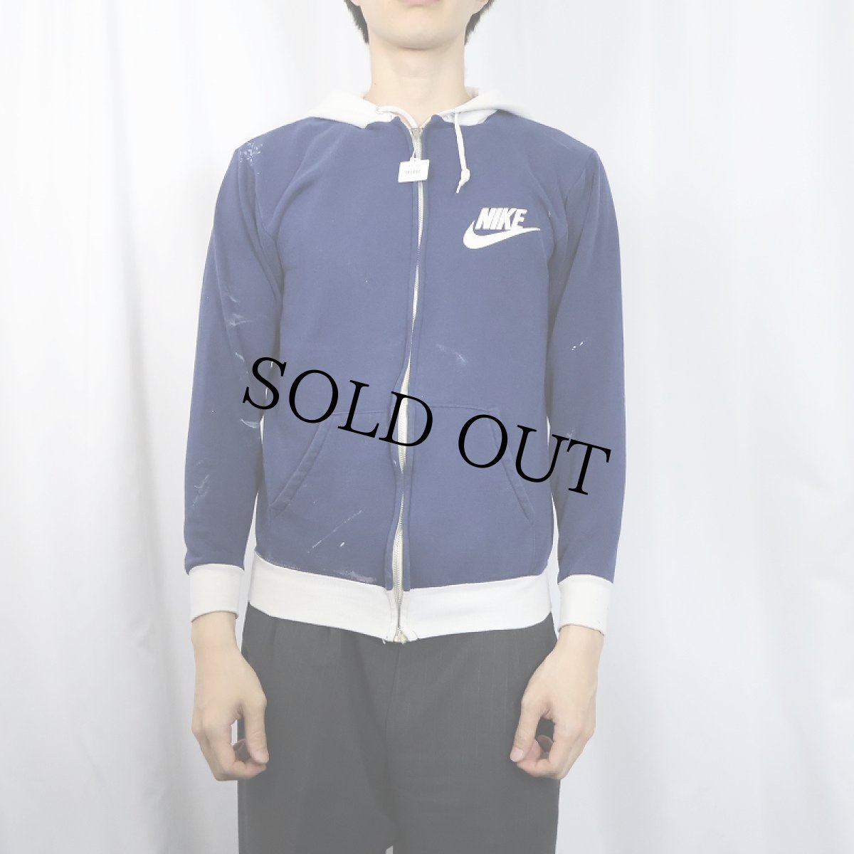 画像2: 70's NIKE USA製 オレンジタグ ロゴプリント スウェットジップパーカー NAVY M (2)