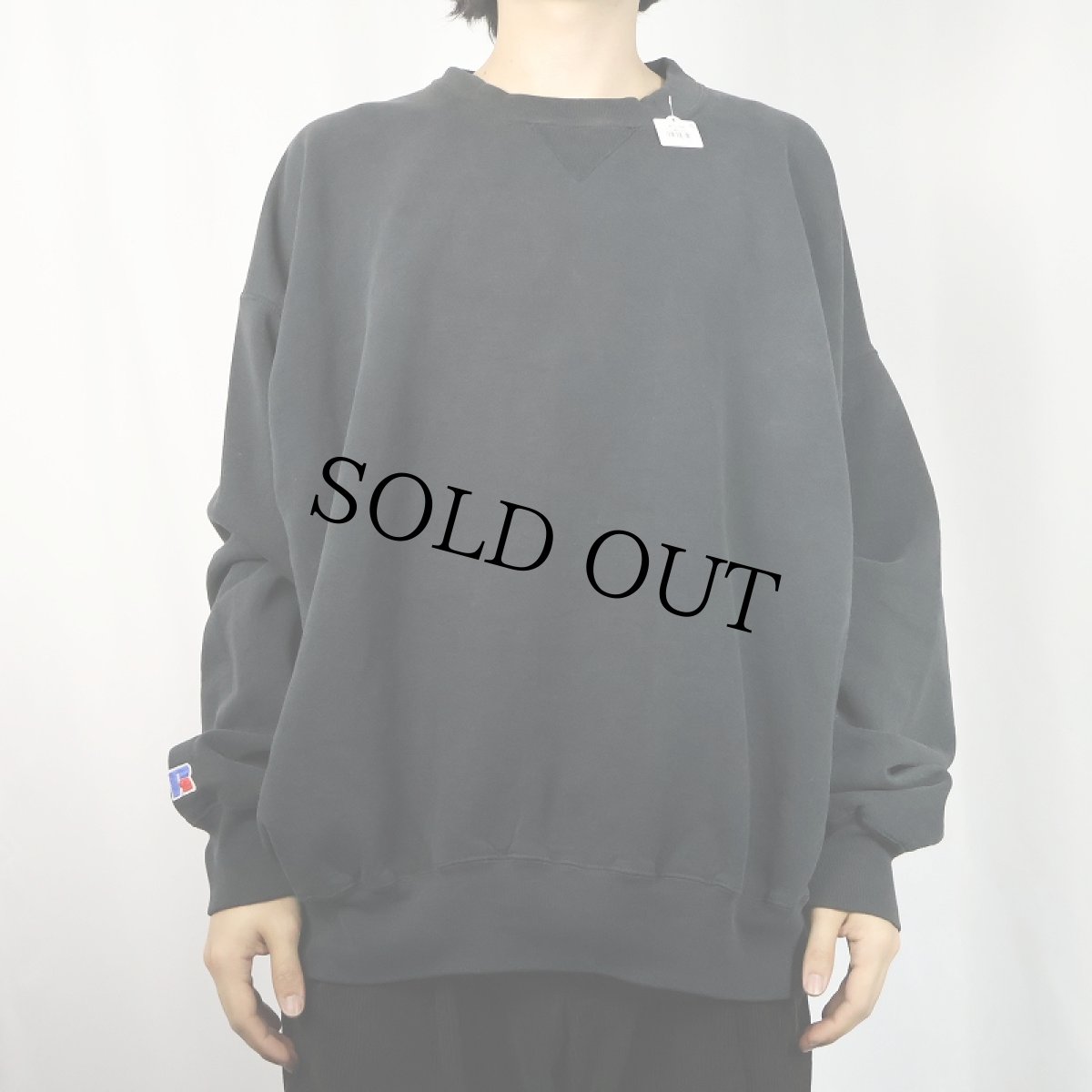 画像2: 90's RUSSELL ATHLETIC USA製 前V 無地スウェット BLACK XXXL (2)