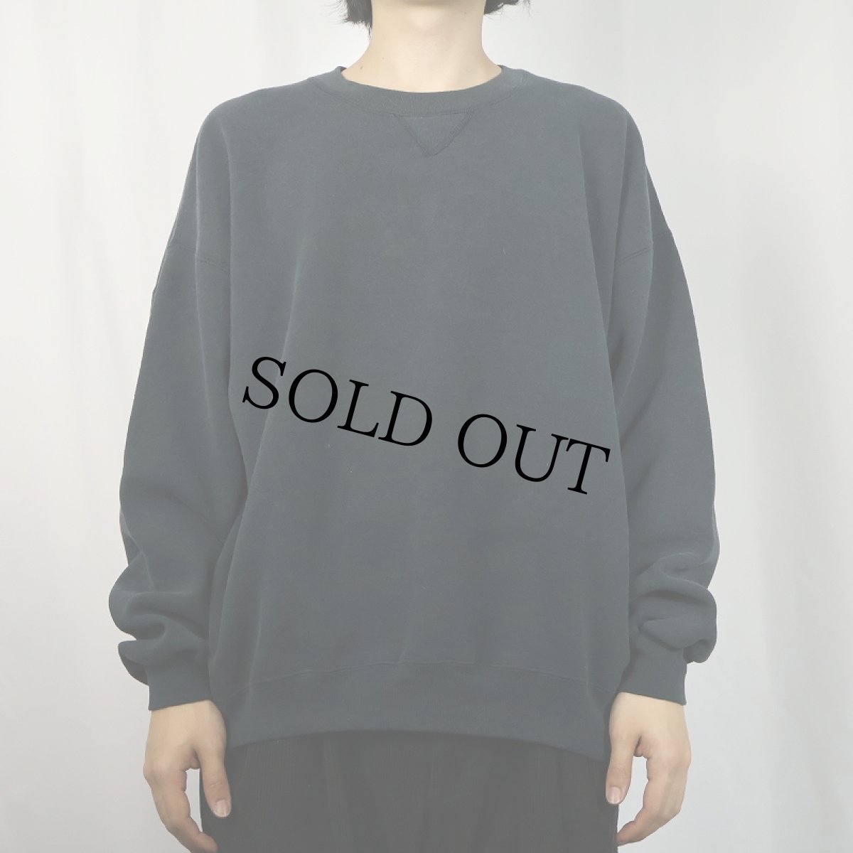 画像2: 90's RUSSELL ATHLETIC USA製 前V 無地スウェット BLACK XXL (2)