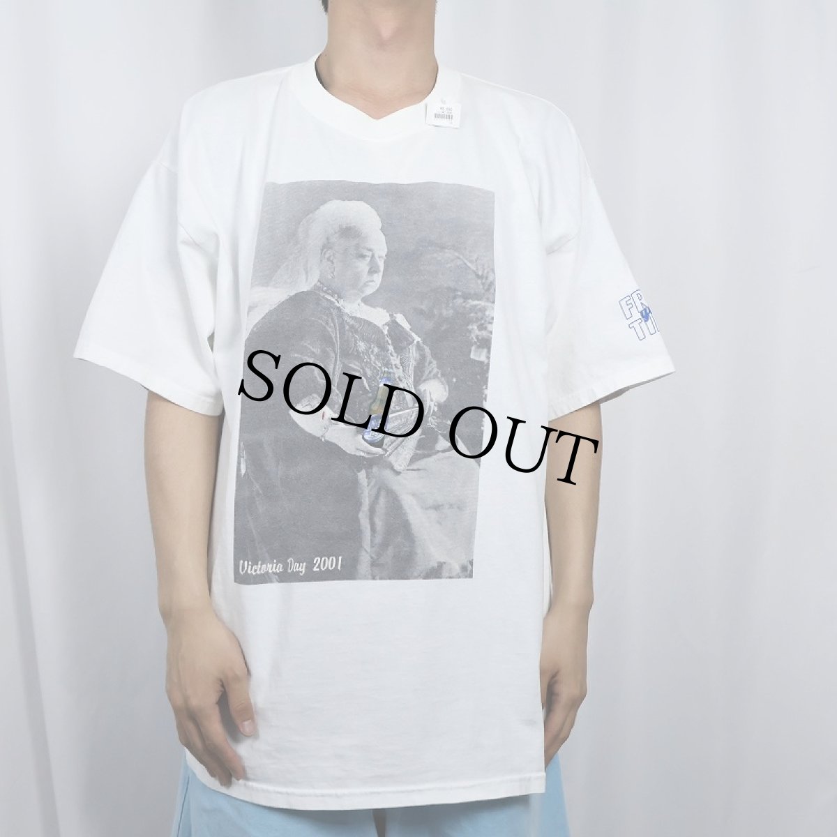 画像2: Blue Light "Victoria Day 2001" ヴィクトリア女王 ビールプリントTシャツ (2)