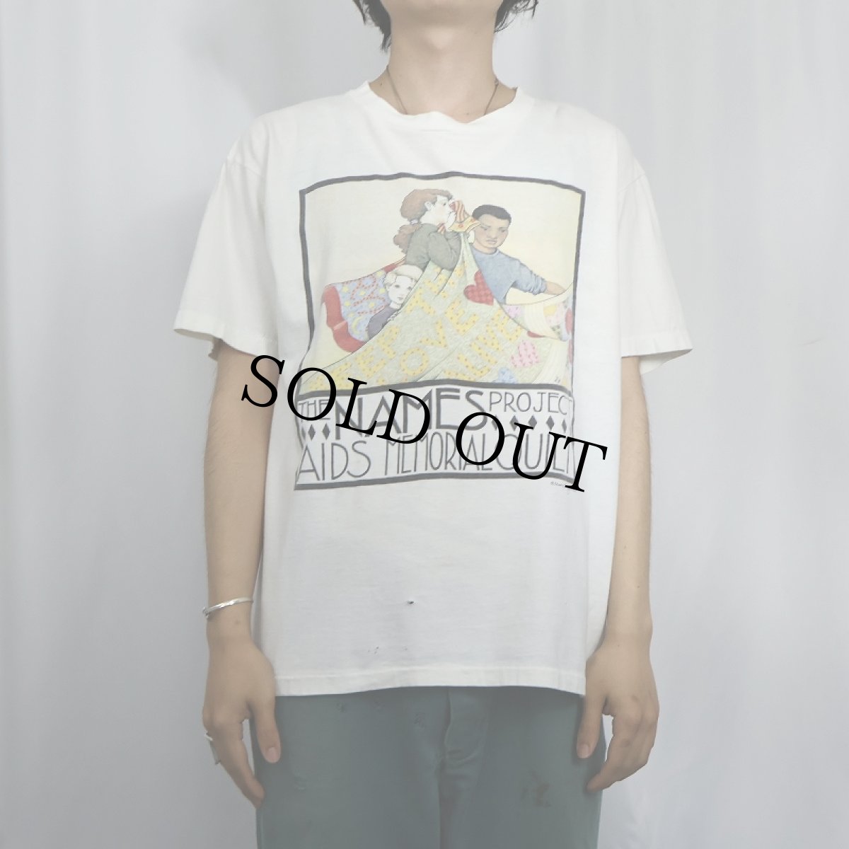 画像2: 90's Mary Engelbreit USA製 "THE NAMES PROJECT AIDS MEMORIAL QUILT" アートプロジェクトTシャツ L (2)