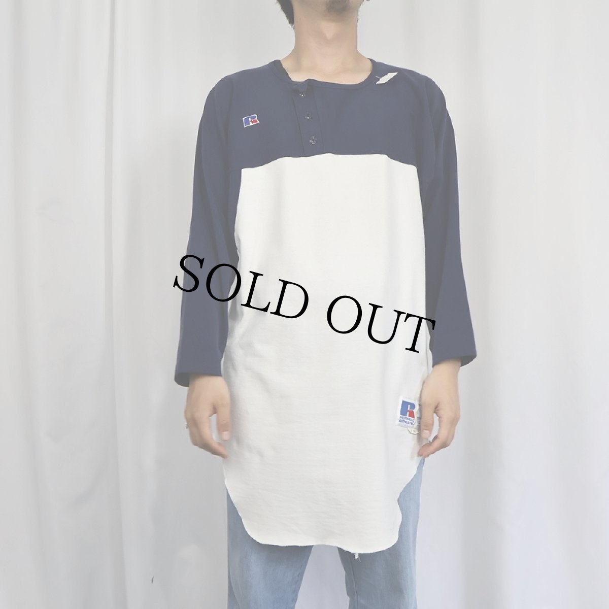 画像2: 80〜90's RUSSELL ATHLETIC USA製 猫目ボタン ナイロン×コットン フットボールTシャツ XL (2)