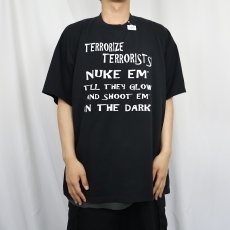 画像2: 90's "TERRORIZE TERRORISTS!" プリントTシャツ BLACK XXL (2)