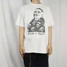 画像2: 90's USA製 LARGELY LITERARY "Dorothy.L.Sayers" 作家 イラストプリントTシャツ L (2)