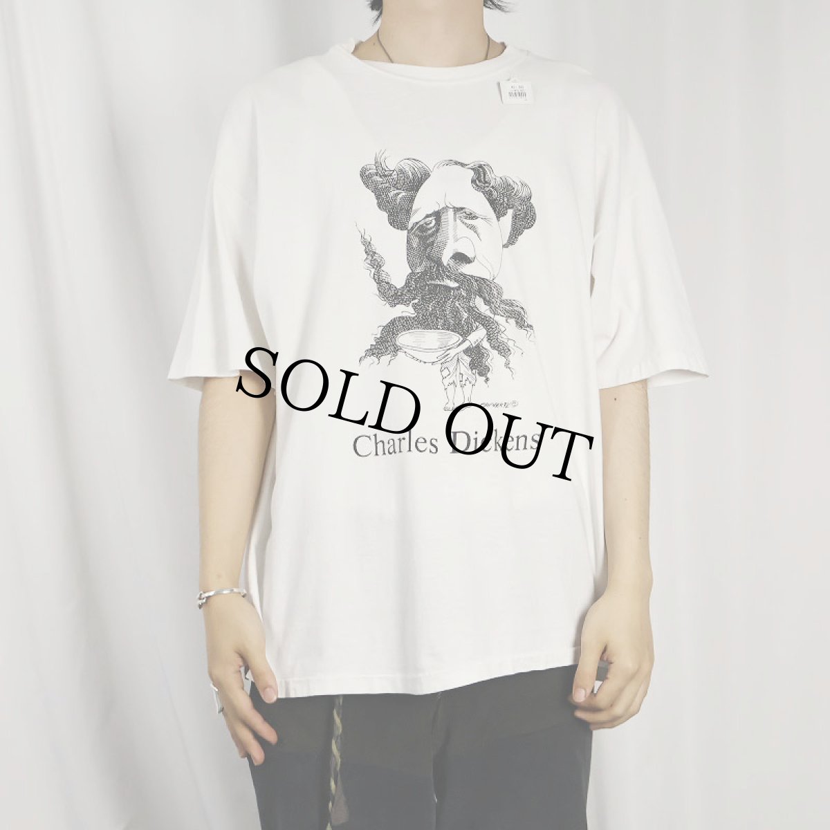 画像2: LARGELY LITERARY "Charles Dickens" 小説家 イラストプリントTシャツ (2)