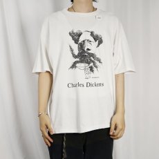 画像2: LARGELY LITERARY "Charles Dickens" 小説家 イラストプリントTシャツ (2)