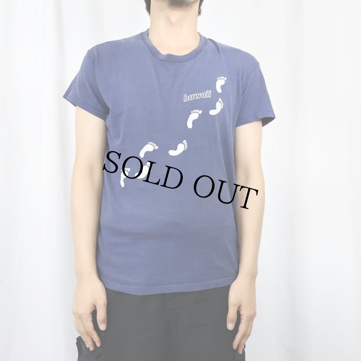 画像2: 70's USA製 "hawaii" 足跡プリントTシャツ NAVY L (2)
