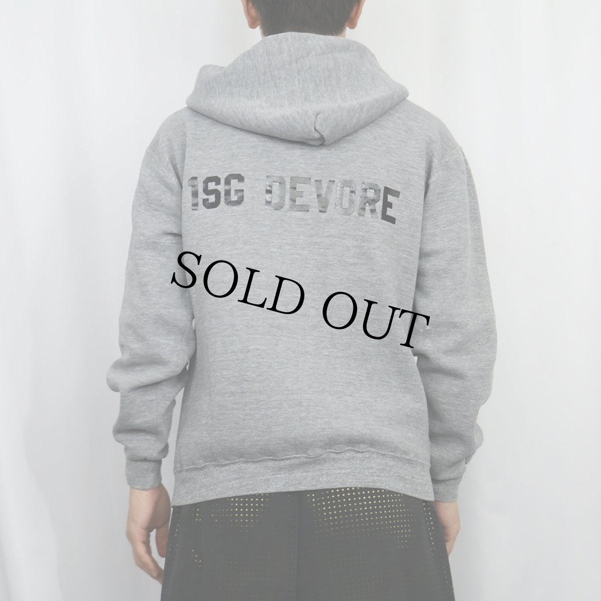 画像3: 80's RUSSELL ATHLETIC USA製 ”THIS WE'LL DEFEND” プリントスウェットジップパーカー L  (3)