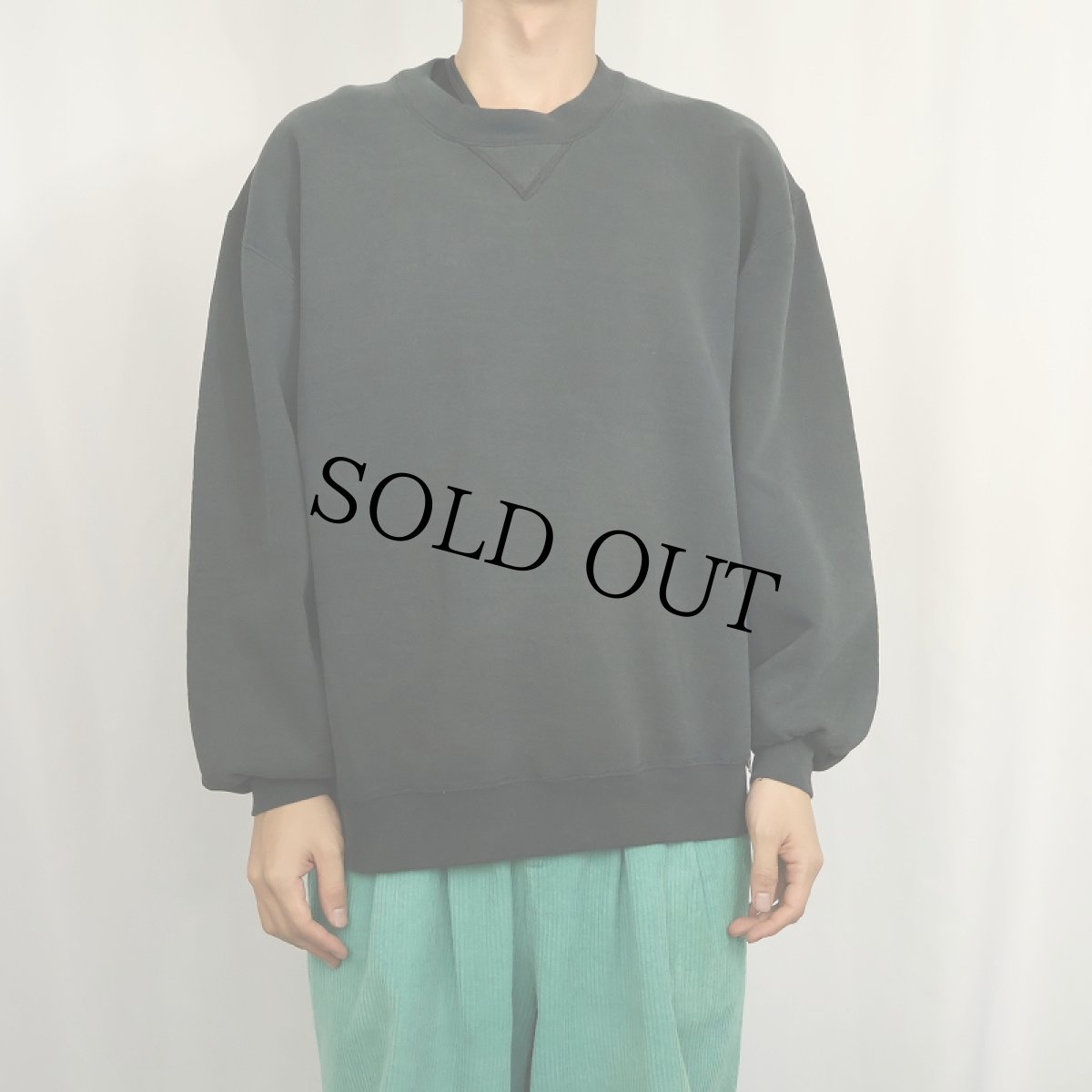 画像2: 90's RUSSELL ATHLETIC USA製 前V 無地スウェット BLACK L (2)