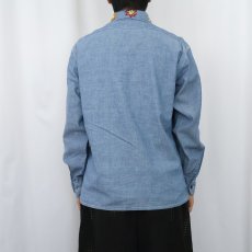 画像3: 70〜80's ハンド刺繍 猫目ボタン シャンブレーシャツ M (3)