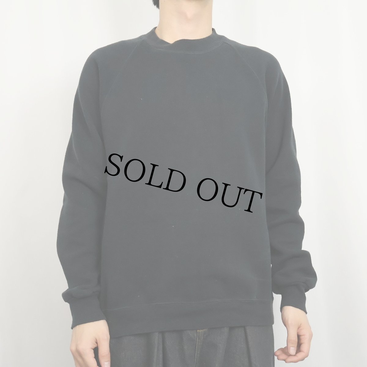 画像2: 80〜90's JERZEES BY RUSSELL USA製 無地ラグランスウェット BLACK L (2)