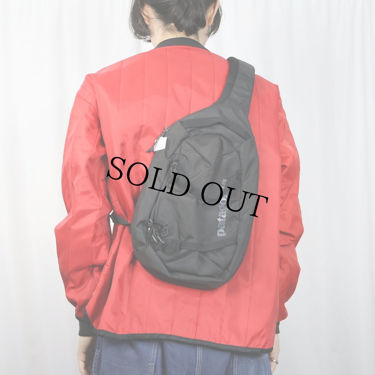 画像2: 2022AW Patagonia Atom Sling 8L ボディバッグ BLACK ONESIZE (2)