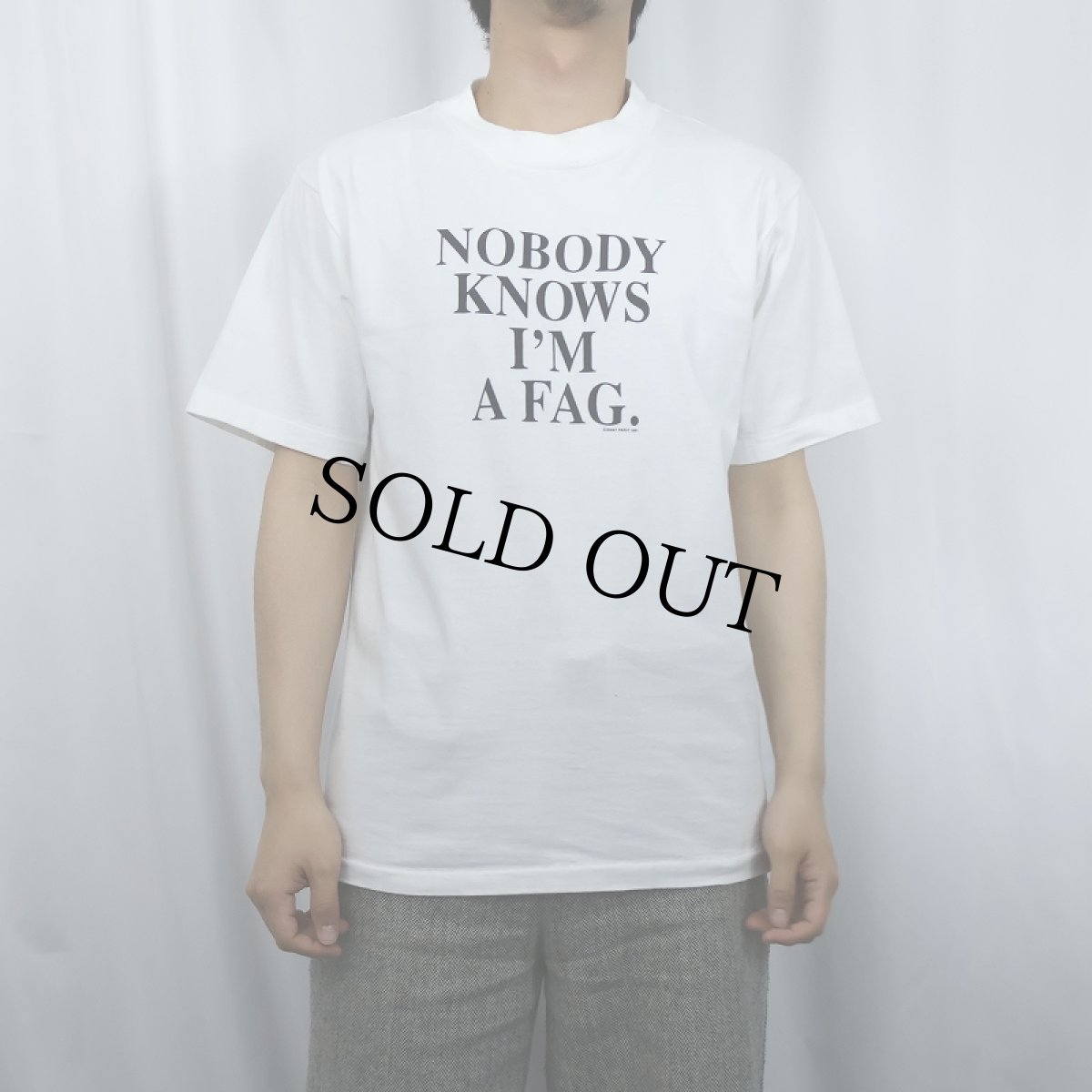 画像2: 90's DON'T PANIC ! USA製 "NOBODY KNOWS I'M A FAG." メッセージプリントTシャツ L (2)