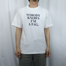 画像2: 90's DON'T PANIC ! USA製 "NOBODY KNOWS I'M A FAG." メッセージプリントTシャツ L (2)