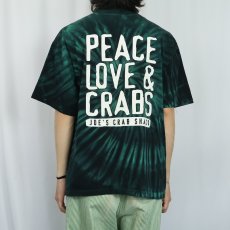 画像4: 90's JOE'S CRAB SHACK USA製 "PEACE LOVE & CRABS" タイダイ レストランプリントTシャツ XL (4)