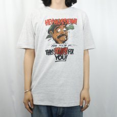 画像2: 90's ZEE WOOF USA製 "HEYHUSSEIN! THIS SCUD'S FOR YOU! " 風刺イラストプリントTシャツ XL (2)