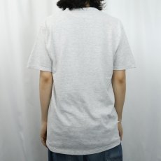 画像3: 90's ZEE WOOF USA製 "HEYHUSSEIN! THIS SCUD'S FOR YOU! " 風刺イラストプリントTシャツ XL (3)