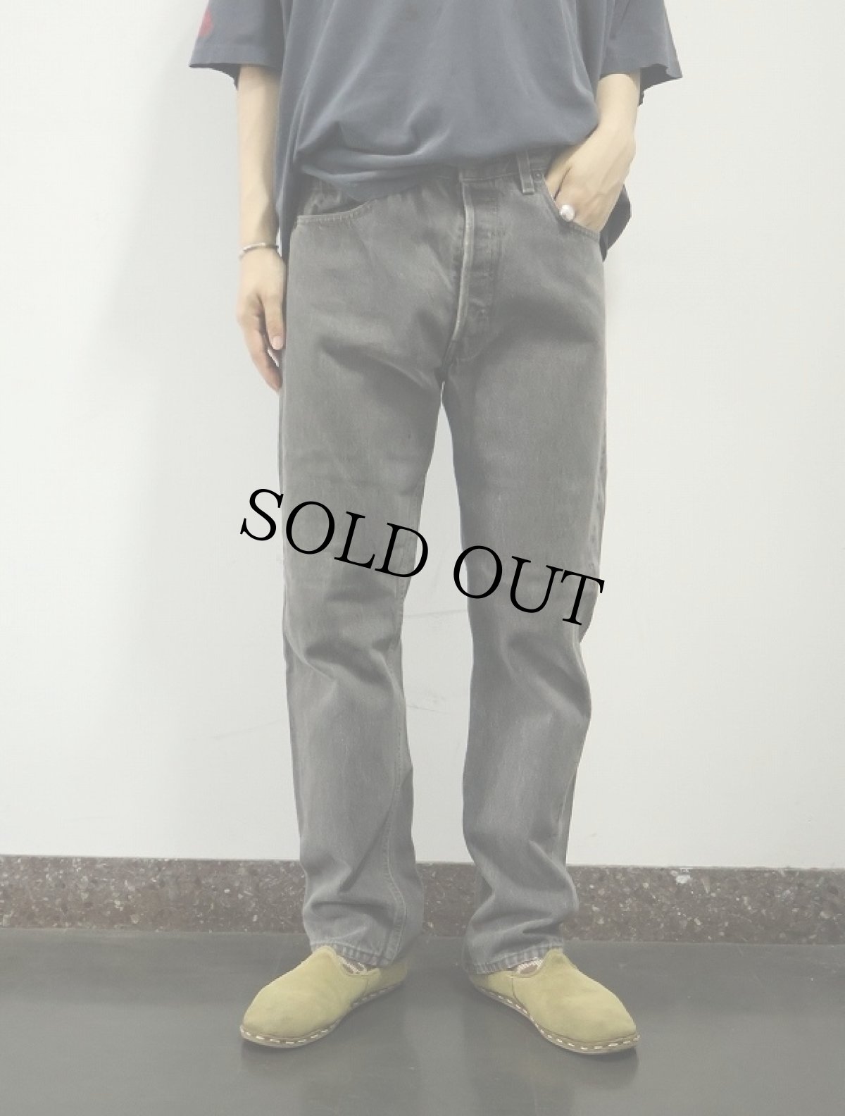画像1: 80's Levi's 501-0658 USA製 先染め ブラックデニムパンツ W31 (1)