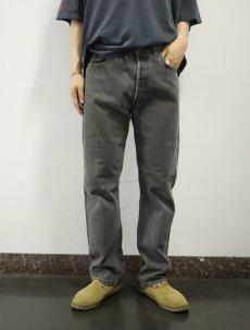 画像1: 80's Levi's 501-0658 USA製 先染め ブラックデニムパンツ W31 (1)