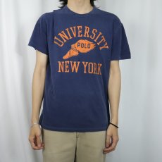 画像2: POLO Ralph Lauren "UNIVERSITY NEW YORK" ウイングフット プリントTシャツ NAVY S (2)