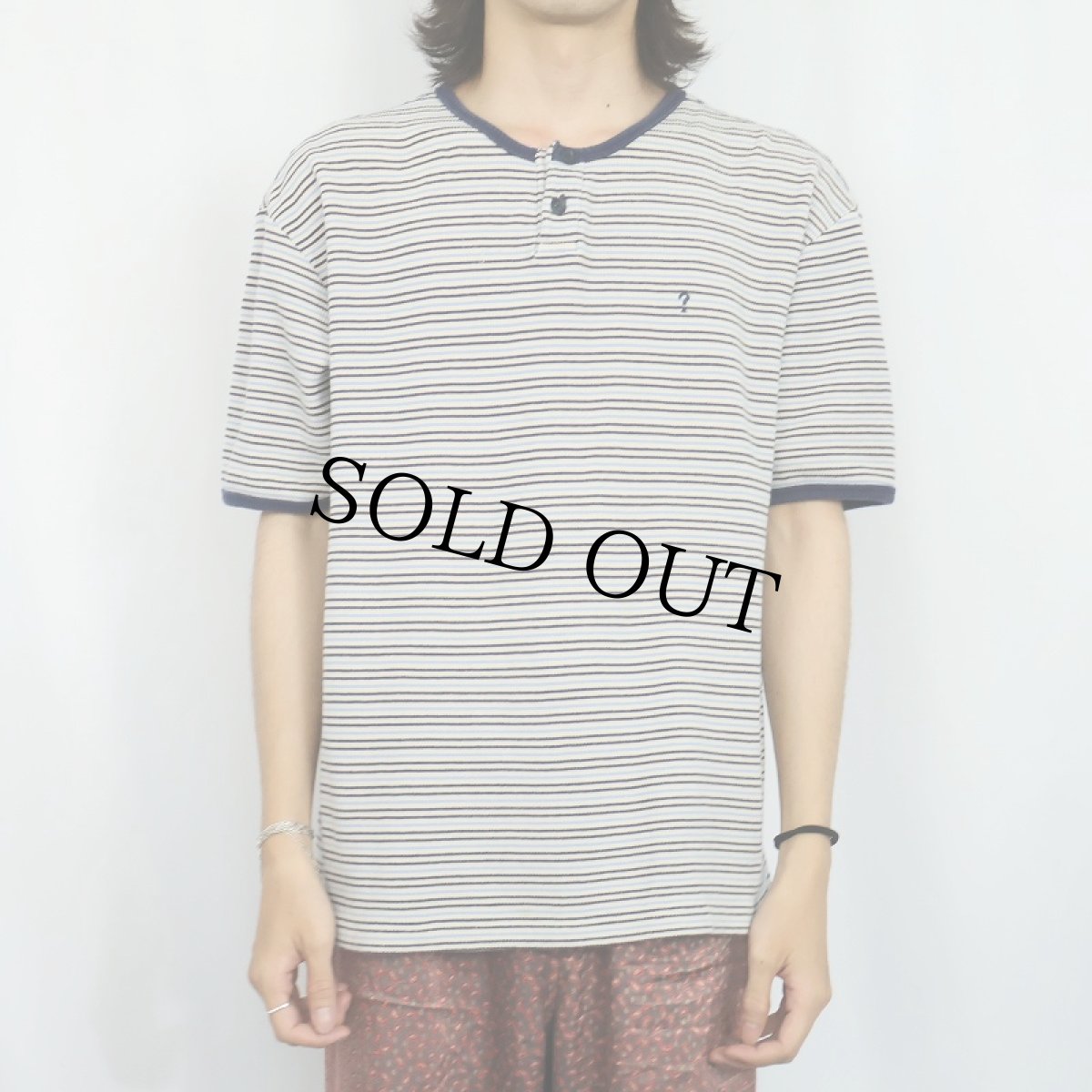 画像2: 90's〜 GUESS USA  マルチボーダー柄 ヘンリーネックTシャツ XL (2)
