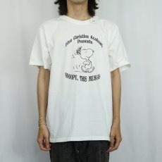画像2: SNOOPY "Eden Chrristian Academy Presents SNOOPY THE MUSICAL" キャラクタープリントTシャツ L (2)