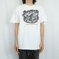 画像2: joe's crab shack シーフードレストラン イラストプリントTシャツ XXL (2)