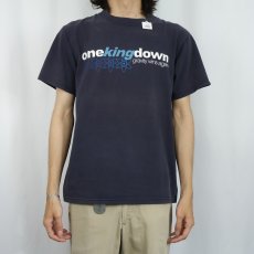 画像3: One King Down USA製 "Gravity Wins Again" ハードコアバンド アルバムプリントTシャツ NAVY M (3)
