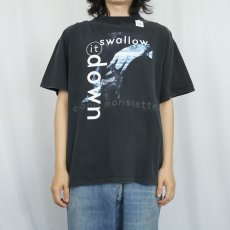 画像2: 90's Alanis Morissette "swallow it down" シンガーソングライタープリントTシャツ BLACK L (2)