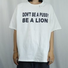 画像2: 2000's "DON'T BE A PUSSY BE A LION!" メッセージプリントTシャツ 2XL (2)