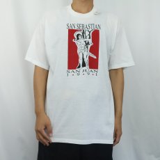 画像2: 90's USA製 "SAN SEBASTIAN" イラストプリントTシャツ XL (2)