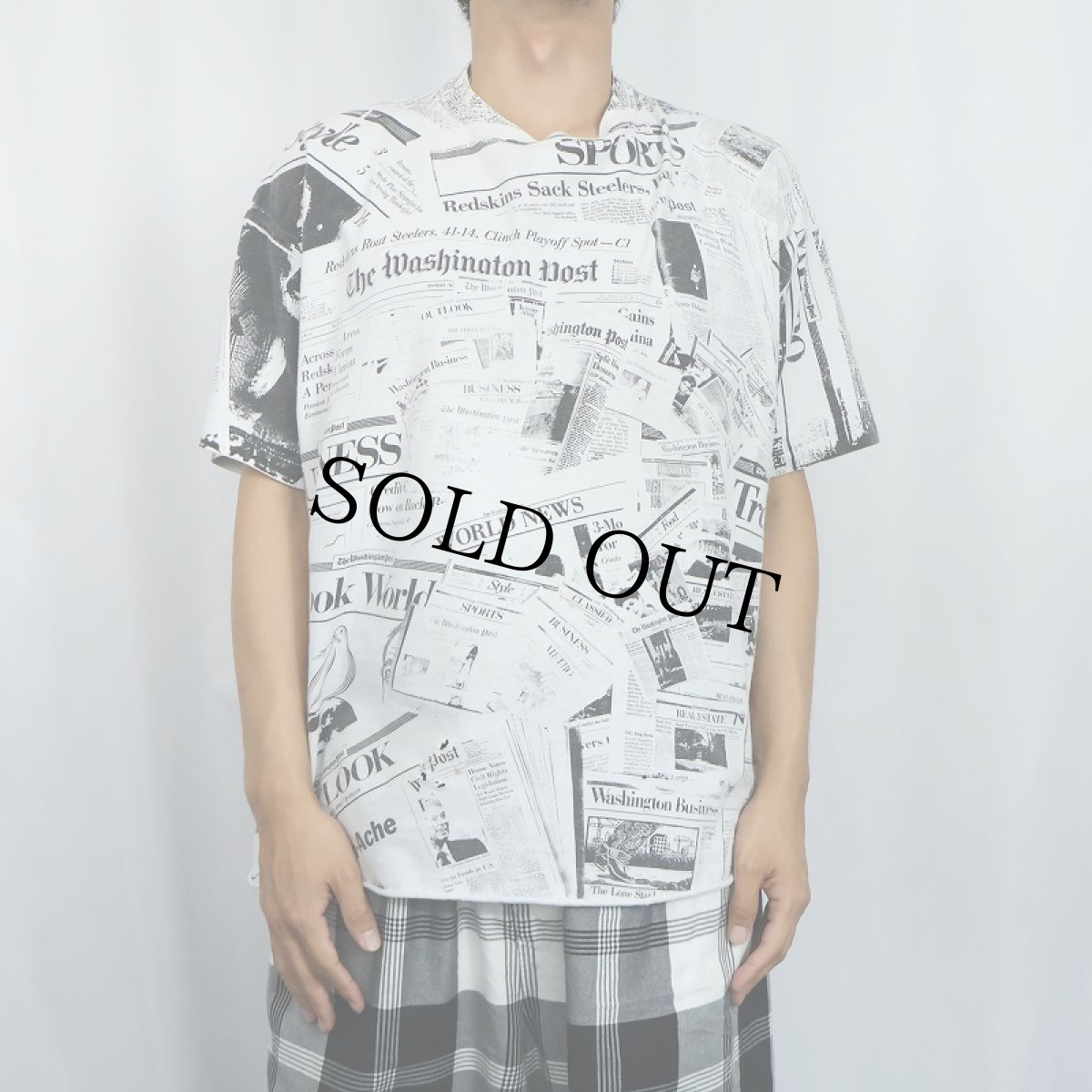 画像3: 90's USA製 ニュースペーパー柄 カットオフ 大判プリントTシャツ ONESIZE (3)