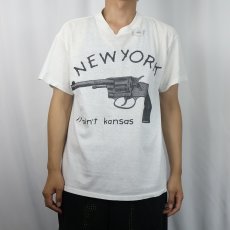 画像2: 90's "NEW YORK it ain't kansas" ピストルプリントTシャツ XL (2)