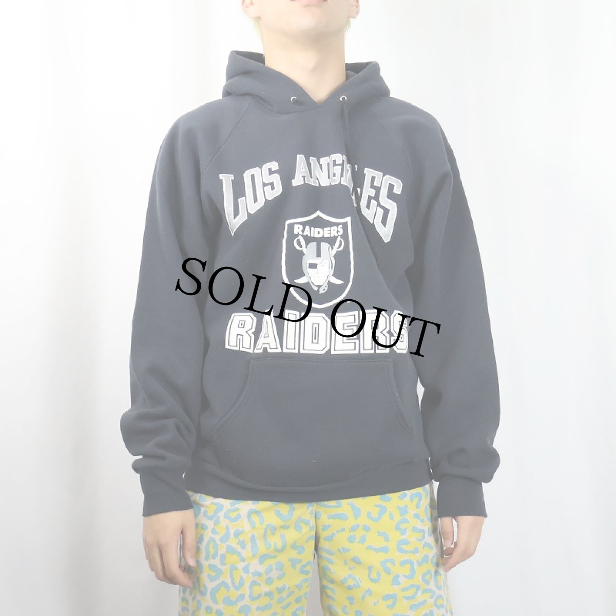 画像2: 90's USA製 "LOS ANGELES RAIDERS" フットボールチーム プリントスウェットフーディー BLACK XL (2)