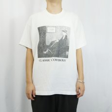 画像3: 90's James McNeill Whistler CANADA製 "CLASSIC COWBOYS" アートパロディプリントTシャツ XL (3)