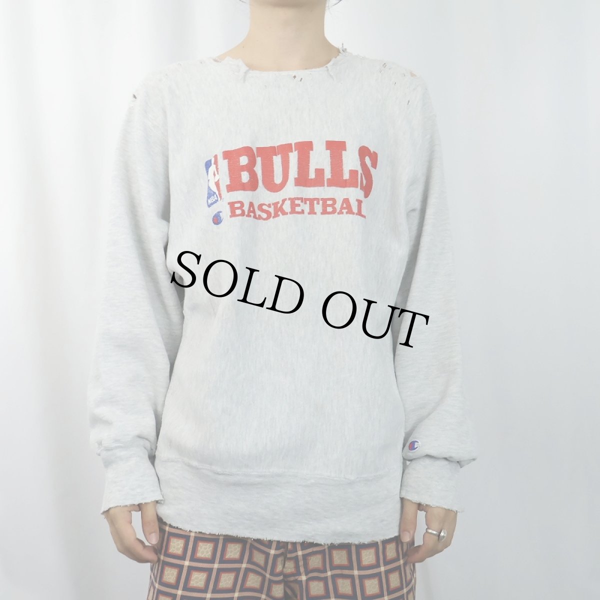 画像2: 90's Champion REVERSE WEAVE USA製 "BULLS BASKETBALL" NBAチーム プリントスウェット L (2)