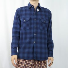 画像2: PENDLETON "OLIVER" 猫目ボタン オンブレーチェック柄 ウールシャツ NAVY M (2)
