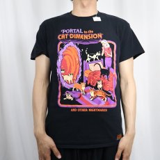 画像2: Steven Rhodes "PORTAL to the CAT DIMENSION" イラストプリントTシャツ BLACK M (2)