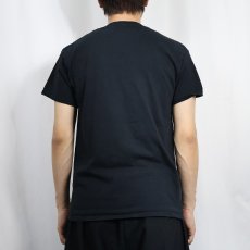 画像3: Steven Rhodes "PORTAL to the CAT DIMENSION" イラストプリントTシャツ BLACK M (3)
