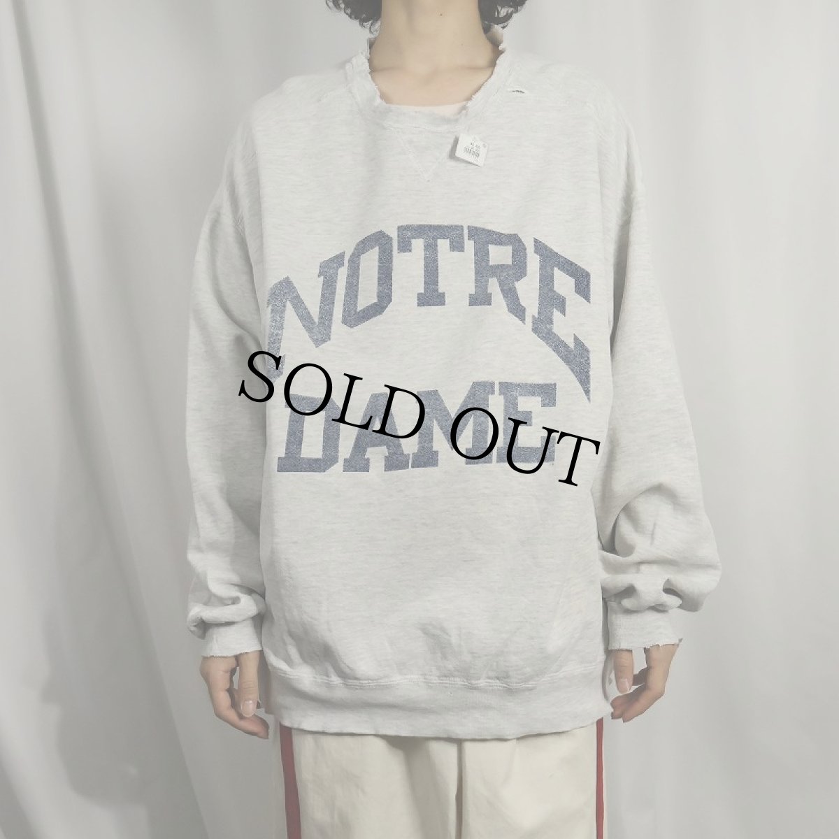 画像2: 90's RUSSELL ATHLETIC USA製 "HIGH COTTON" 前V プリントスウェット XXL (2)