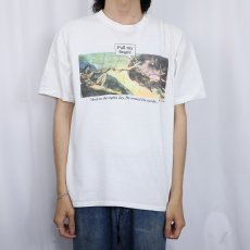 画像2: 90's Michelangelo アダムの創造 USA製 "Pull my finger." パロディプリントTシャツ L (2)