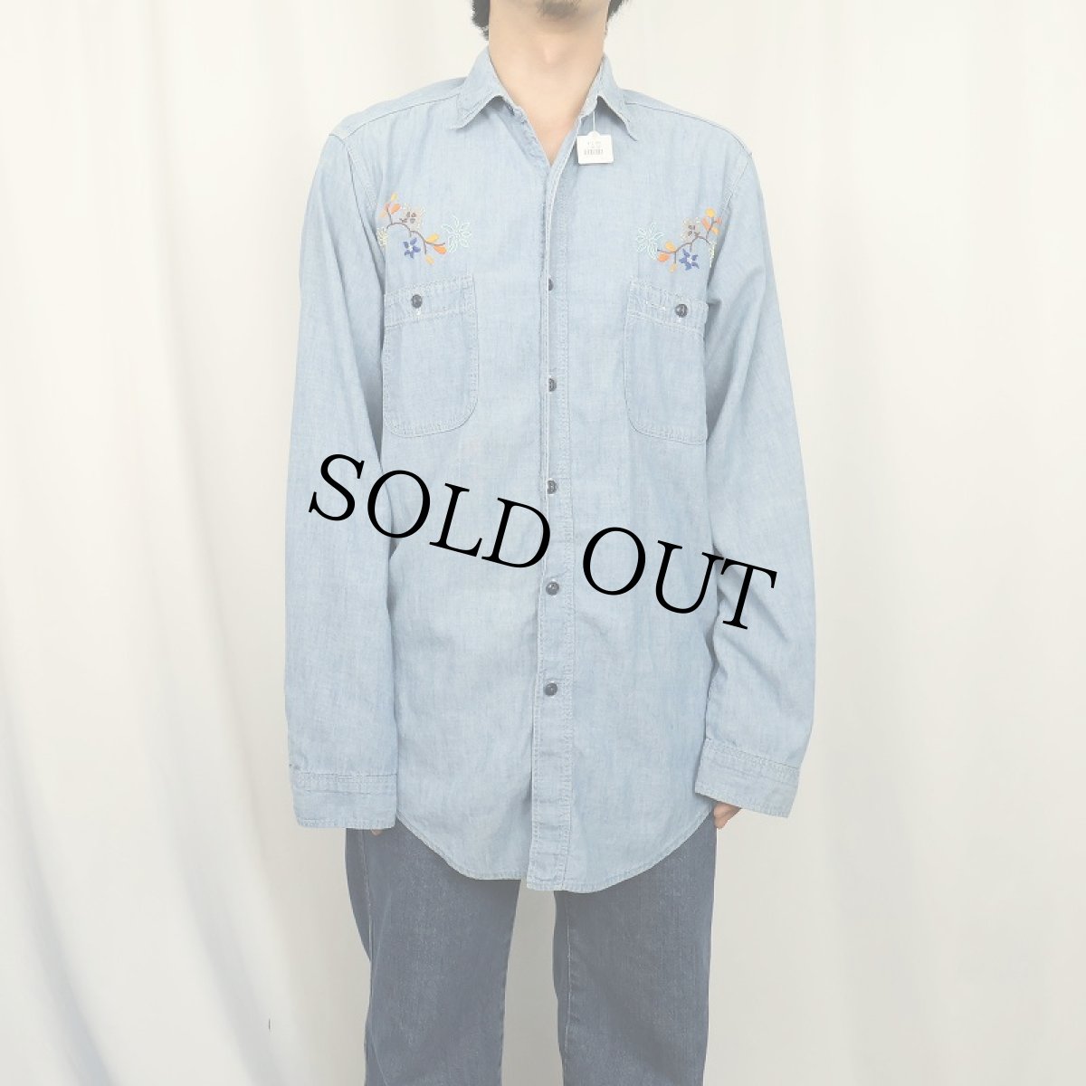 画像2: 50〜60's Workmaster by SPIEGEL 猫目ボタン ハンド刺繍 シャンブレーシャツ (2)